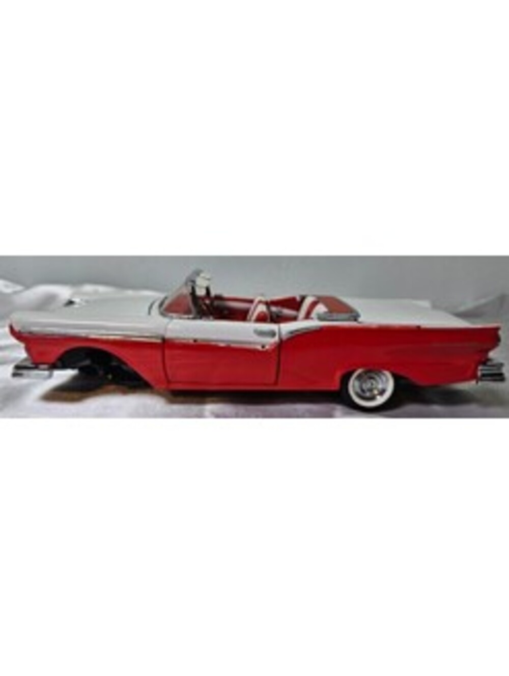 Franklin Mint 1957 Ford Fairlane 500 Skyliner Convertible Die-Cast Model